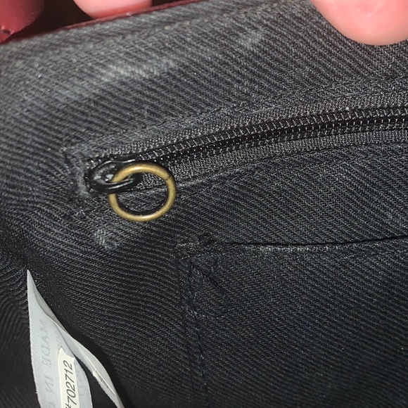 Super cute, vinyl bag with flower details and stitching - Picture 10 of 13